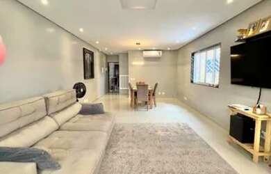 Imagem: A casa possui 3 Dormitórios, 5 Banheiros, 2 Vagas na garagem