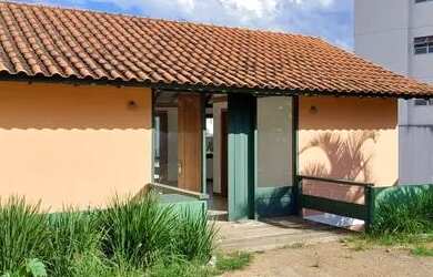 Imagem: A casa possui 3 Dormitórios, 4 Banheiros, 1 Vaga na garagem