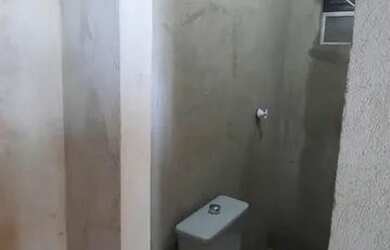 Imagem: A casa possui 1 Dormitório, 1 Banheiro e está localizado