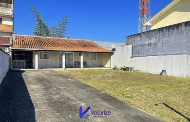 Imagem: A casa possui 2 Dormitórios, 2 Banheiros, 3 Vagas na garagem