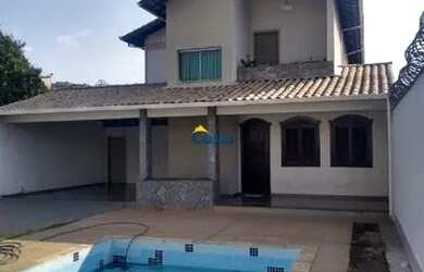 Imagem: A casa possui 4 Dormitórios, 2 Banheiros, 360m² de Área e