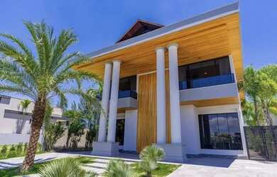 Imagem: A casa em condomínio possui 4 Dormitórios, 5 Banheiros, 5