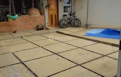 Imagem: A casa possui 3 Dormitórios, 5 Banheiros, 2 Vagas na garagem