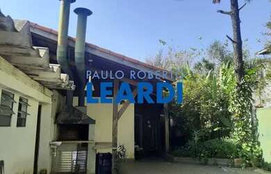 Imagem: A casa possui 3 Dormitórios, 4 Banheiros, 3 Vagas na garagem