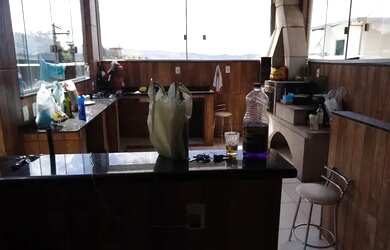 Imagem: A casa possui 1 Dormitório, 1 Banheiro e está localizado