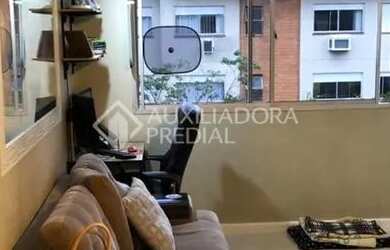 Imagem: O apartamento possui 2 Dormitórios, 1 Banheiro, 1 Vaga na garagem