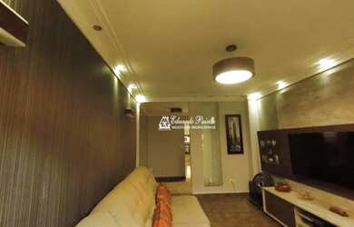 Imagem: A casa possui 3 Dormitórios, 2 Banheiros, 4 Vagas na garagem