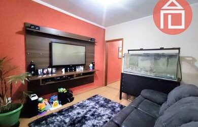 Imagem: A casa à venda possui 2 Dormitórios, 1 Banheiro, 5 Vagas na