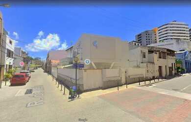 Imagem: A casa possui 5 Dormitórios, 3 Banheiros, 2 Vagas na garagem