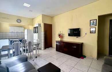 Imagem: A casa possui 3 Dormitórios, 2 Banheiros, 3 Vagas na garagem