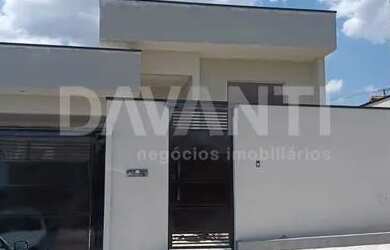 Imagem: A casa possui 3 Dormitórios, 2 Banheiros, 4 Vagas na garagem