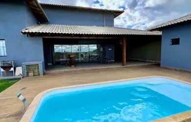 Imagem: A casa em condomínio possui 2 Dormitórios, 3 Banheiros, 5