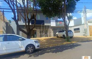 Imagem: O depósito possui 2 Vagas na garagem, 220m² de Área e está