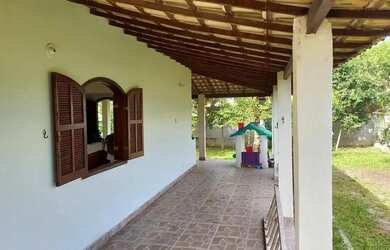 Imagem: A casa possui 2 Dormitórios, 2 Banheiros, 5 Vagas na garagem