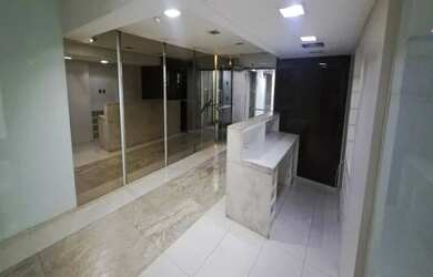 Imagem: O depósito possui 5 Vagas na garagem, 784m² de Área e está