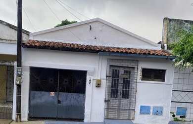 Imagem: A casa possui 2 Dormitórios, 2 Banheiros, 1 Vaga na garagem