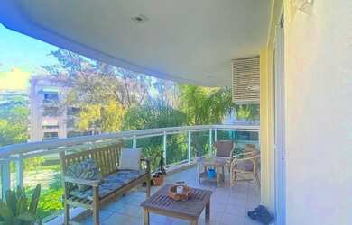 Imagem: O apartamento possui 1 Dormitório, 3 Banheiros, 2 Vagas na