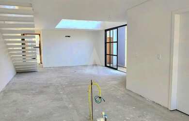 Imagem 2: Sobrado Geminado com 3 suíte(s) à venda no bairro Iririú em Joinville, por R$ 990.000.00