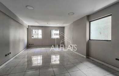 Imagem: O depósito possui 1 Vaga na garagem, 37m² de Área e está