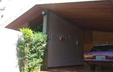 Imagem: A casa possui 4 Dormitórios, 4 Banheiros, 3 Vagas na garagem