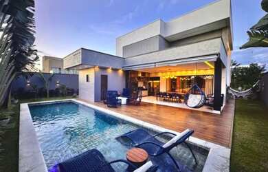 Imagem: A casa em condomínio possui 4 Dormitórios, 5 Banheiros, 4