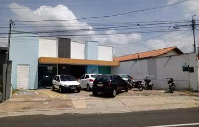 Imagem: A casa possui 5 Dormitórios, 2 Banheiros, 5 Vagas na garagem