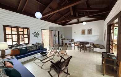 Imagem: A casa em condomínio possui 5 Dormitórios, 5 Banheiros, 3