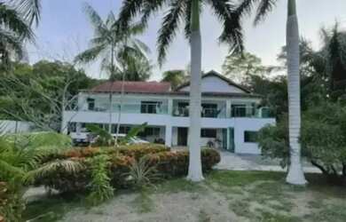 Imagem: A casa em condomínio possui 4 Dormitórios, 5 Banheiros, 4