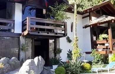 Imagem: A casa em condomínio possui 4 Dormitórios, 5 Banheiros, 5