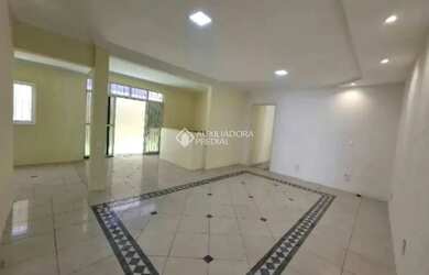 Imagem: A casa possui 3 Dormitórios, 3 Banheiros, 3 Vagas na garagem