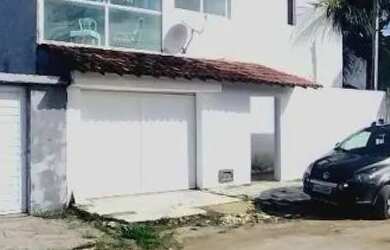 Imagem: A casa possui 4 Dormitórios, 3 Banheiros, 2 Vagas na garagem