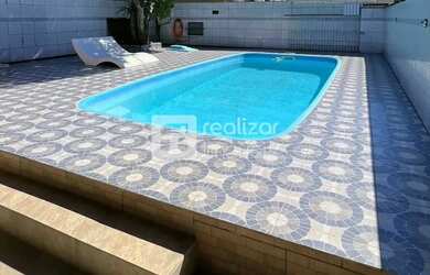 Imagem: A casa possui 2 Dormitórios, 2 Banheiros, 2 Vagas na garagem