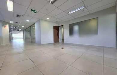 Imagem: O depósito possui 5 Vagas na garagem, 404m² de Área, Imóvel