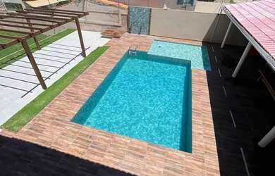 Imagem: A casa possui 5 Dormitórios, 5 Banheiros, 4 Vagas na garagem