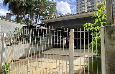 Imagem: A casa possui 3 Dormitórios, 3 Banheiros, 3 Vagas na garagem