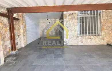 Imagem: A casa possui 4 Dormitórios, 3 Banheiros, 3 Vagas na garagem