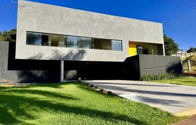 Imagem: A casa em condomínio possui 4 Dormitórios, 5 Banheiros, 4