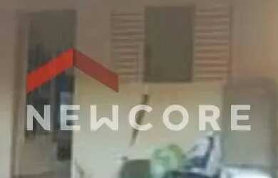 Imagem: A casa possui 3 Dormitórios, 1 Banheiro, 3 Vagas na garagem