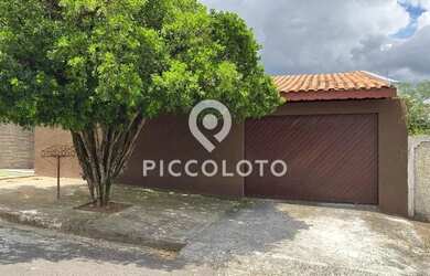 Imagem: A casa possui 2 Dormitórios, 2 Banheiros, 2 Vagas na garagem