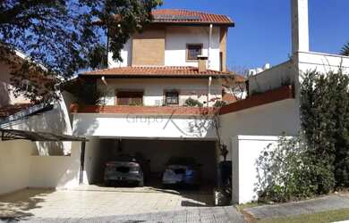 Imagem: A casa em condomínio possui 5 Dormitórios, 5 Banheiros, 3