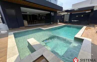 Imagem: A casa possui 5 Dormitórios, 1 Banheiro, 2 Vagas na garagem