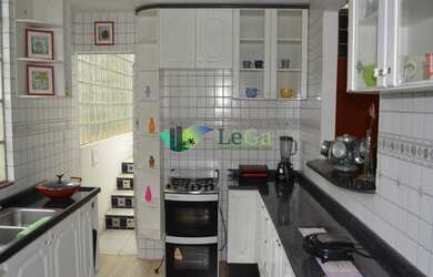 Imagem 2: Linda Casa Alto Penedo. 200m² de Área, 4 Vagas na garageme3 Dormitórios