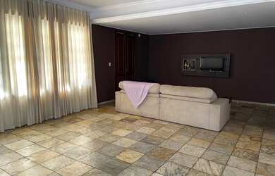 Imagem: A casa possui 5 Dormitórios, 5 Banheiros, 5 Vagas na garagem