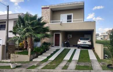 Imagem: A casa em condomínio possui 4 Dormitórios, 3 Banheiros, 4