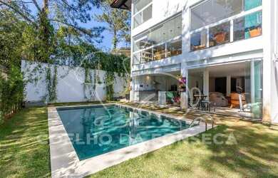 Imagem: A casa em condomínio possui 5 Dormitórios, 5 Banheiros, 5