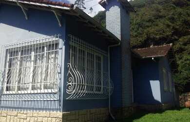 Imagem: A casa à venda possui 4 Dormitórios, 3 Banheiros, 5 Vagas