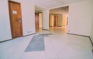 Imagem: O depósito possui 290m² de Área e está localizado em Funcionários