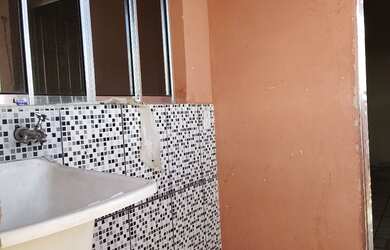 Imagem 7: Aluga casa 550. Varanda, Área de serviço, 1 Banheiroe1 Dormitório