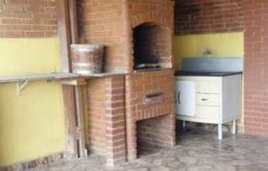 Imagem: A casa possui 5 Dormitórios, 5 Banheiros, 2 Vagas na garagem