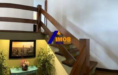 Imagem: A casa possui 3 Dormitórios, 3 Banheiros, 2 Vagas na garagem